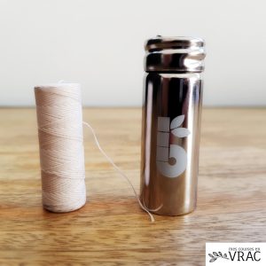 Fil dentaire en soie et son distributeur