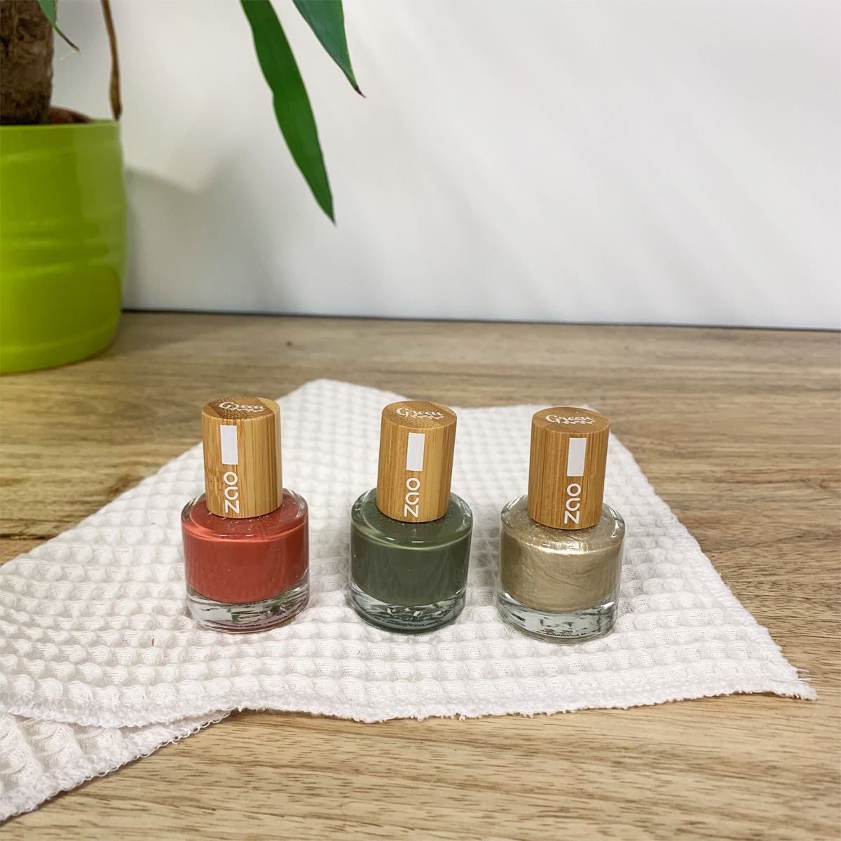 Vernis à ongles – doré – Image 2