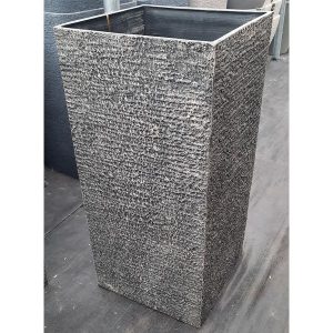 Pot carré haut noir antique