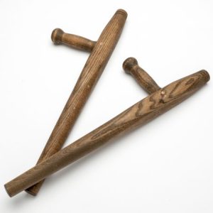 Tonfa/ Tuifa bois de frêne Kamikaze Prix : 65,00 euros
